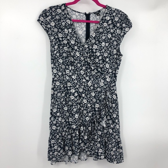 J. Crew Dresses & Skirts - J. Crew Mercantile Floral Wrap V-Neck Mini Dress